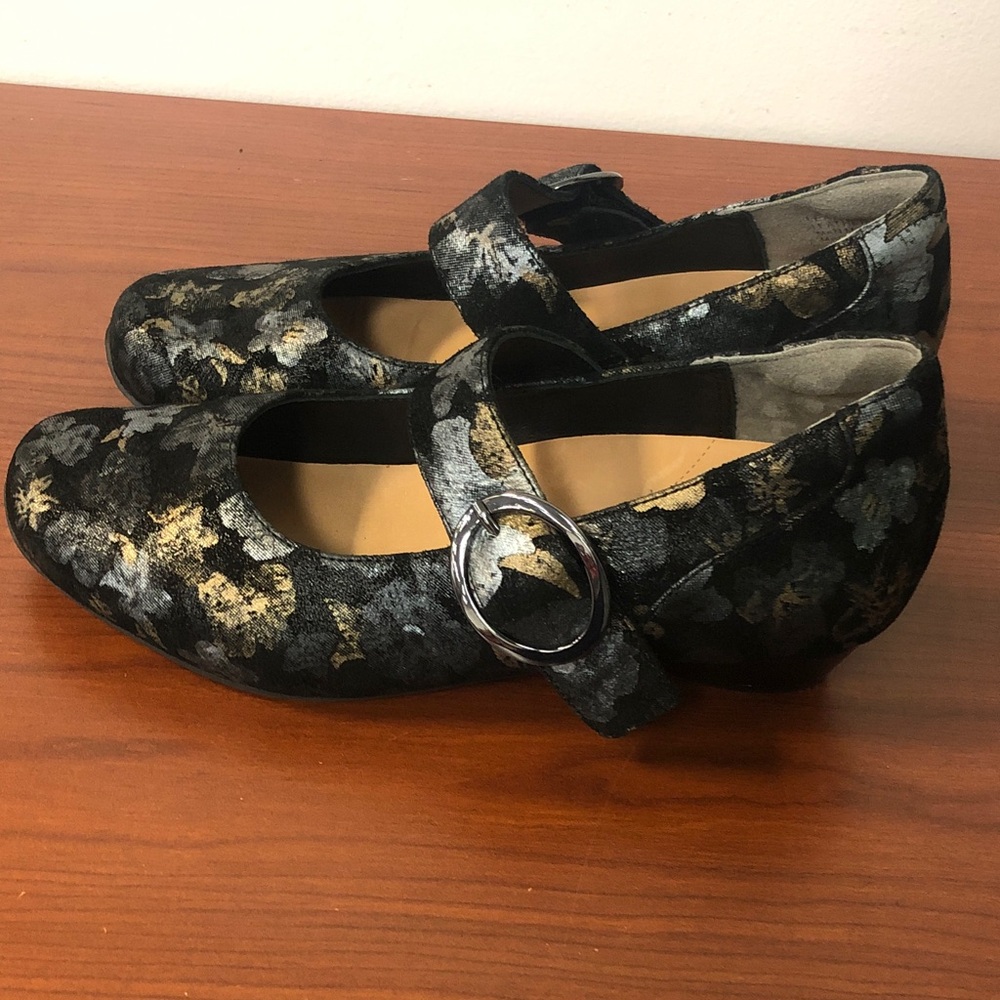 Ziera Candy Women’s black metal suede heels sz37